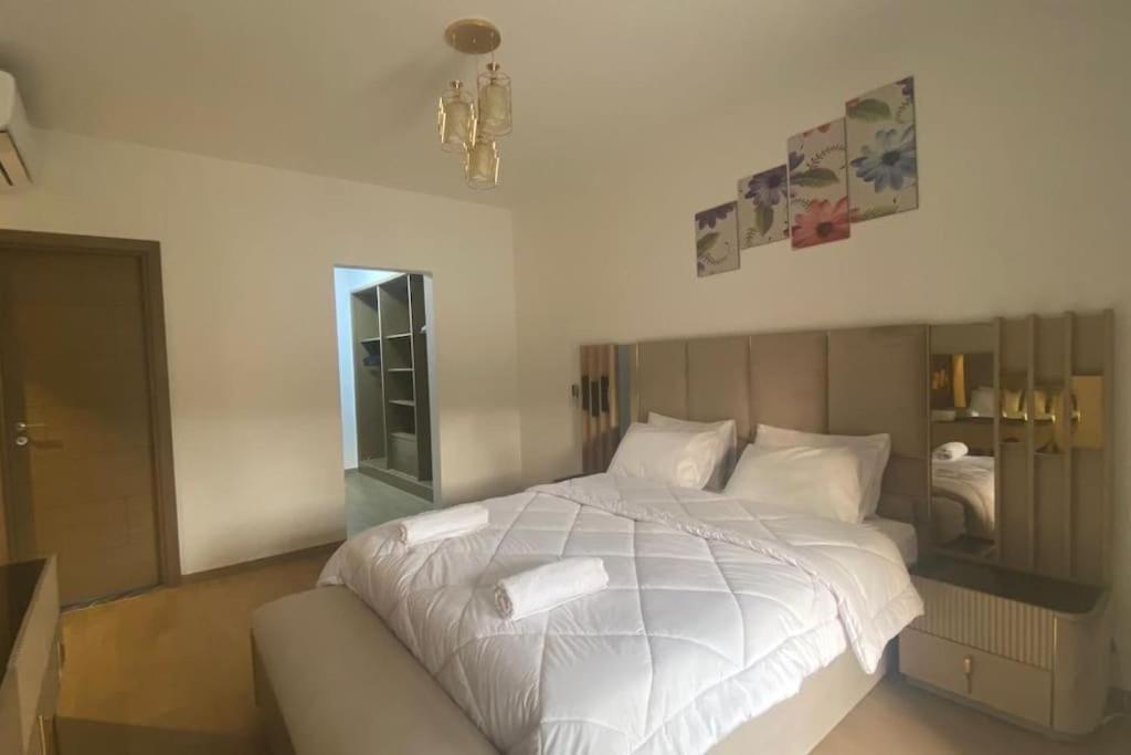 Carrara White 3BR APT W/Garden view and Pool