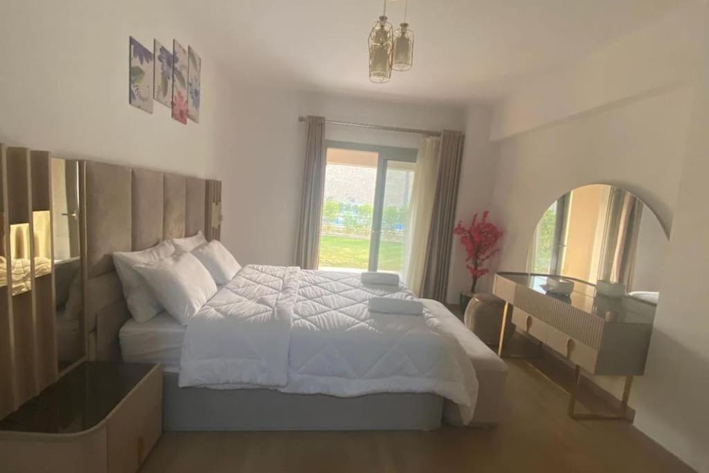 Carrara White 3BR APT W/Garden view and Pool
