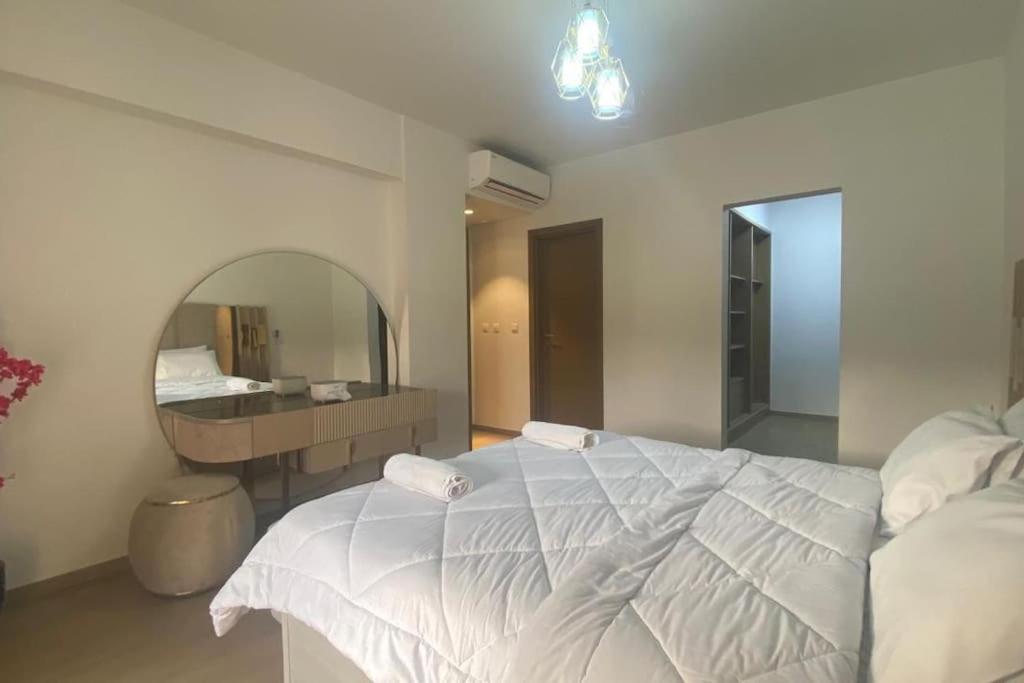 Carrara White 3BR APT W/Garden view and Pool
