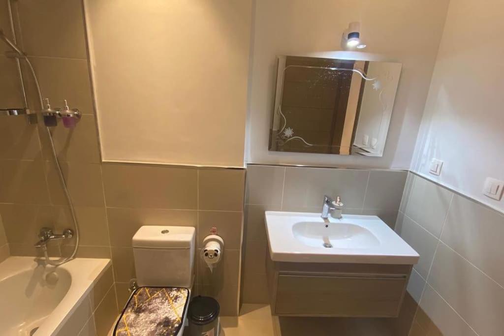 Carrara White 3BR APT W/Garden view and Pool