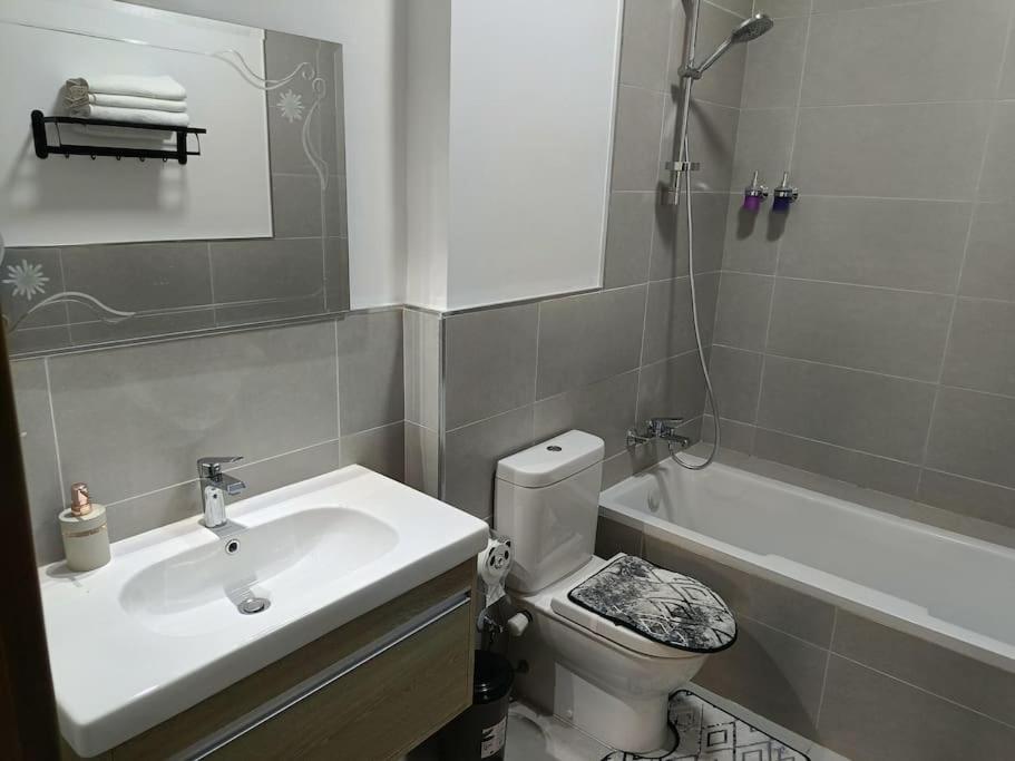 Carrara White 3BR APT W/Garden view and Pool
