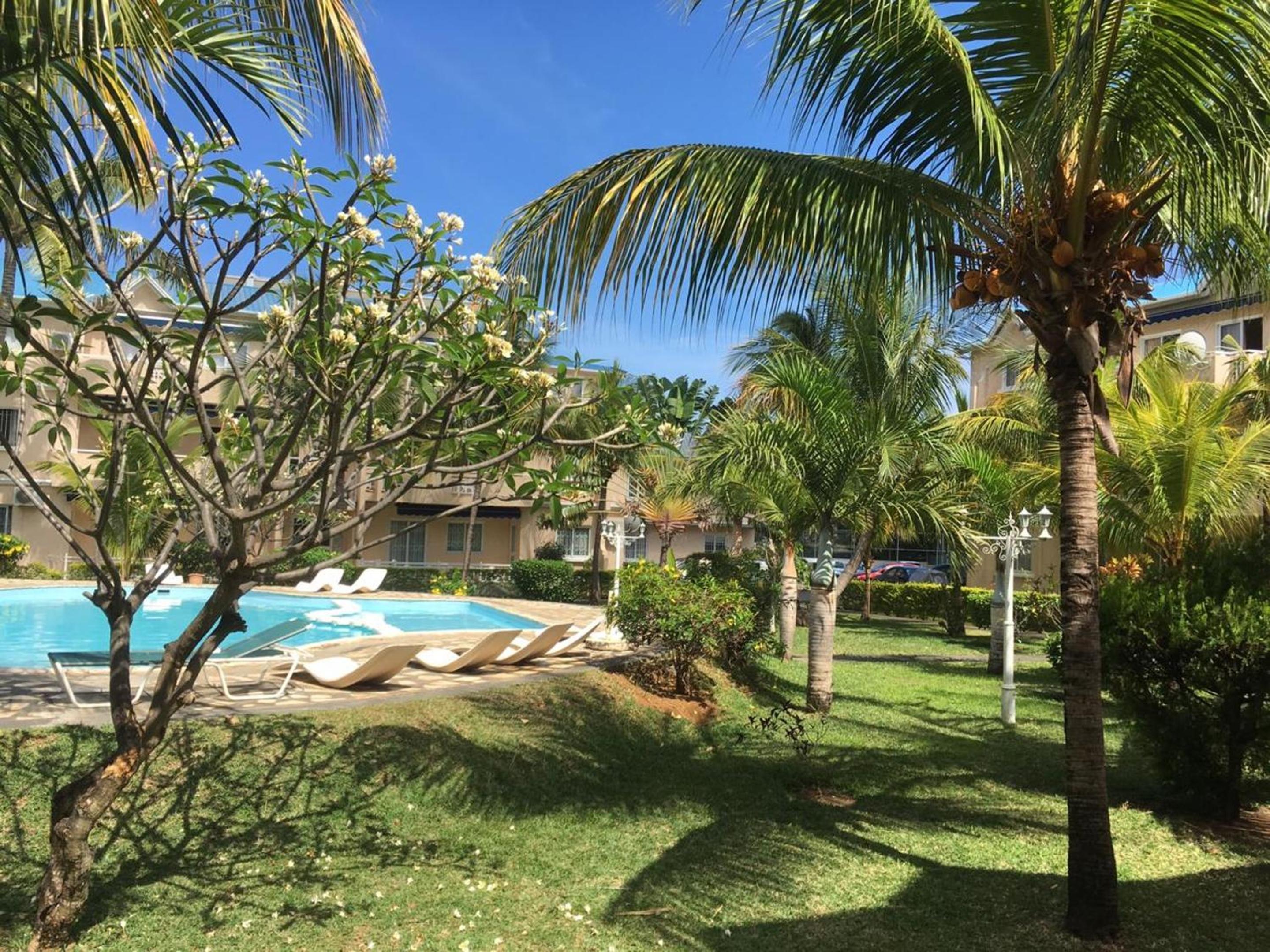 Charming Apartment in Flic en Flac - 92 m² - Shared Pool photo 2