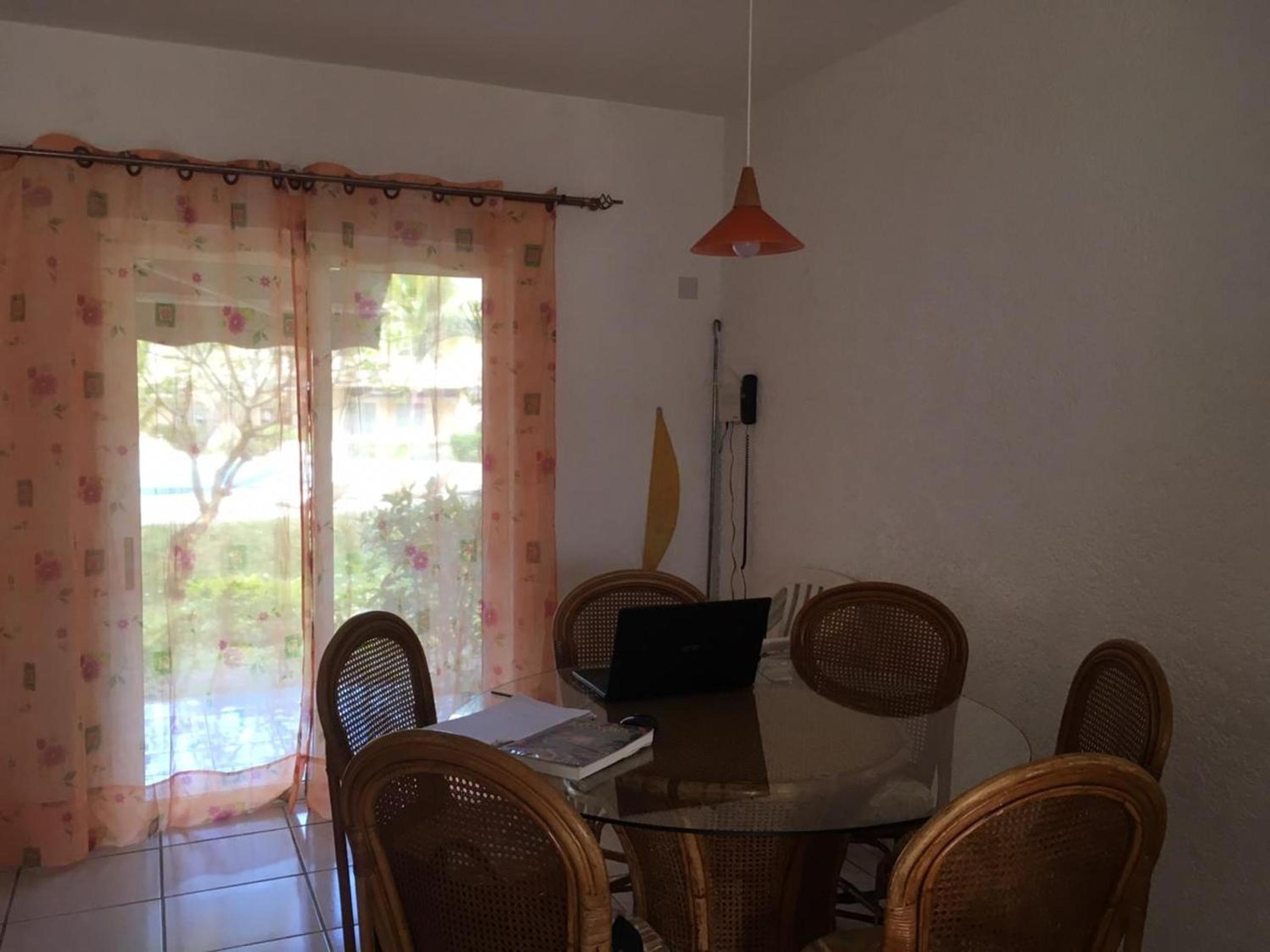 Charming Apartment in Flic en Flac - 92 m² - Shared Pool photo 3
