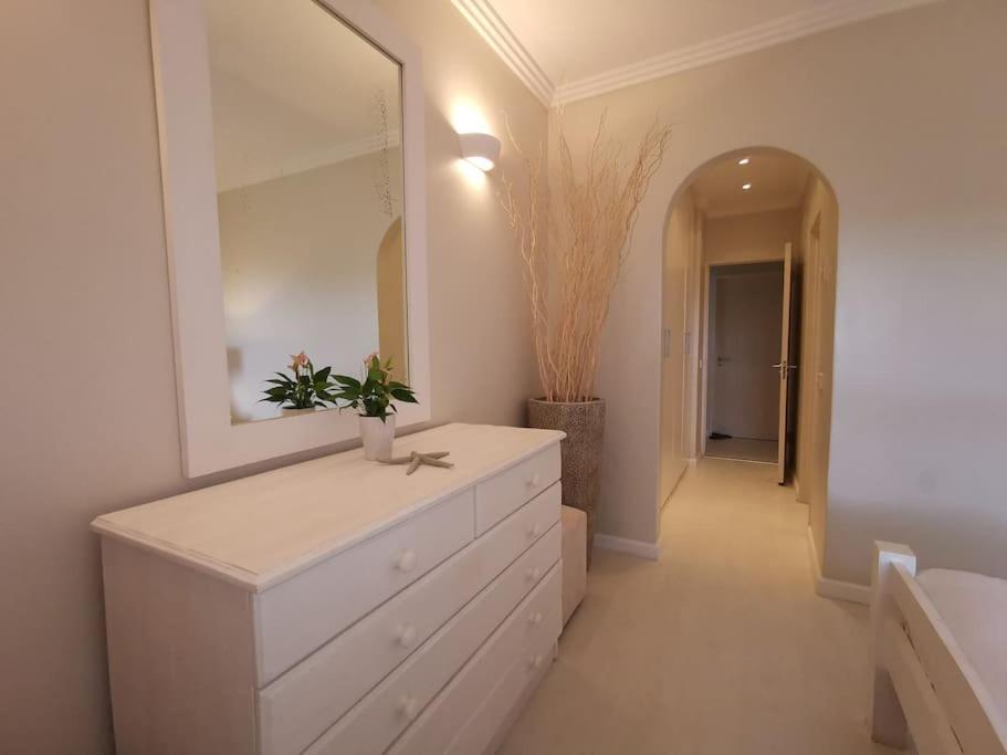 Seabreeze Retreat, Santorini, Ballito view 3