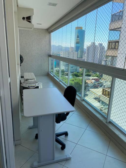 TOP DA PRAIA - 2qts, ar cond, WIFI, cozinha, garagem , completo