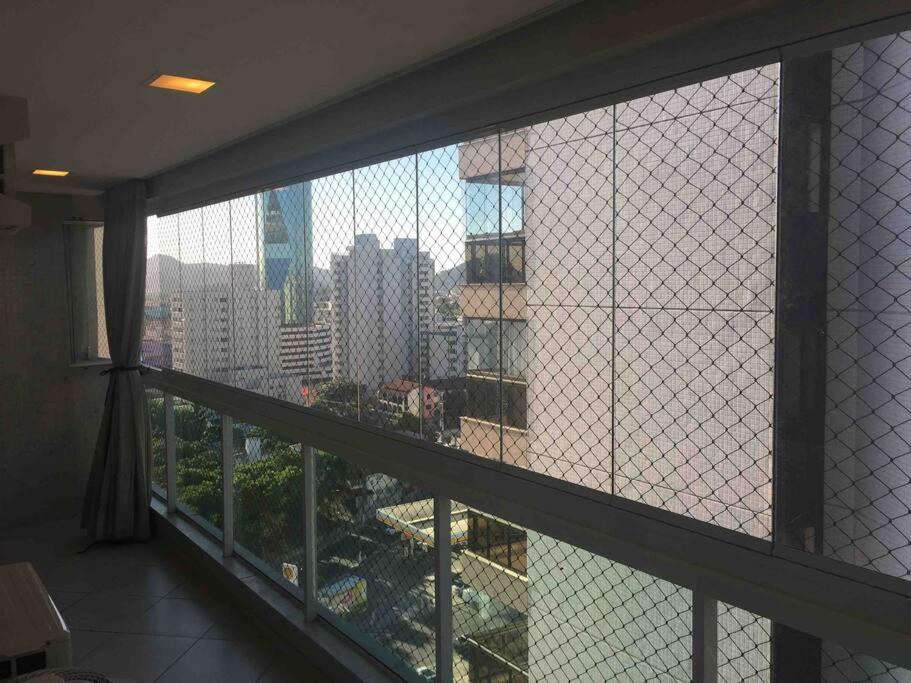 TOP DA PRAIA - 2qts, ar cond, WIFI, cozinha, garagem , completo