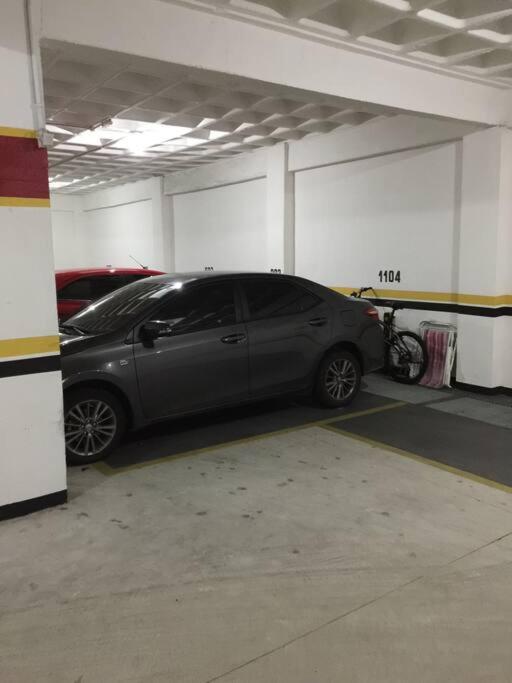 TOP DA PRAIA - 2qts, ar cond, WIFI, cozinha, garagem , completo