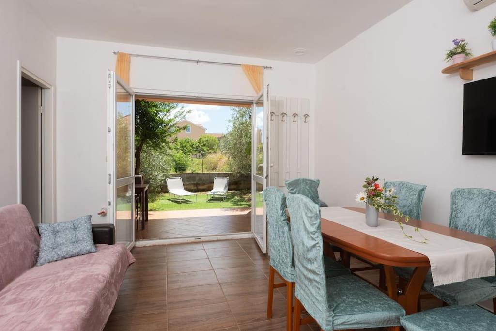Whole estate just for you, 20m from sandy beach view 4