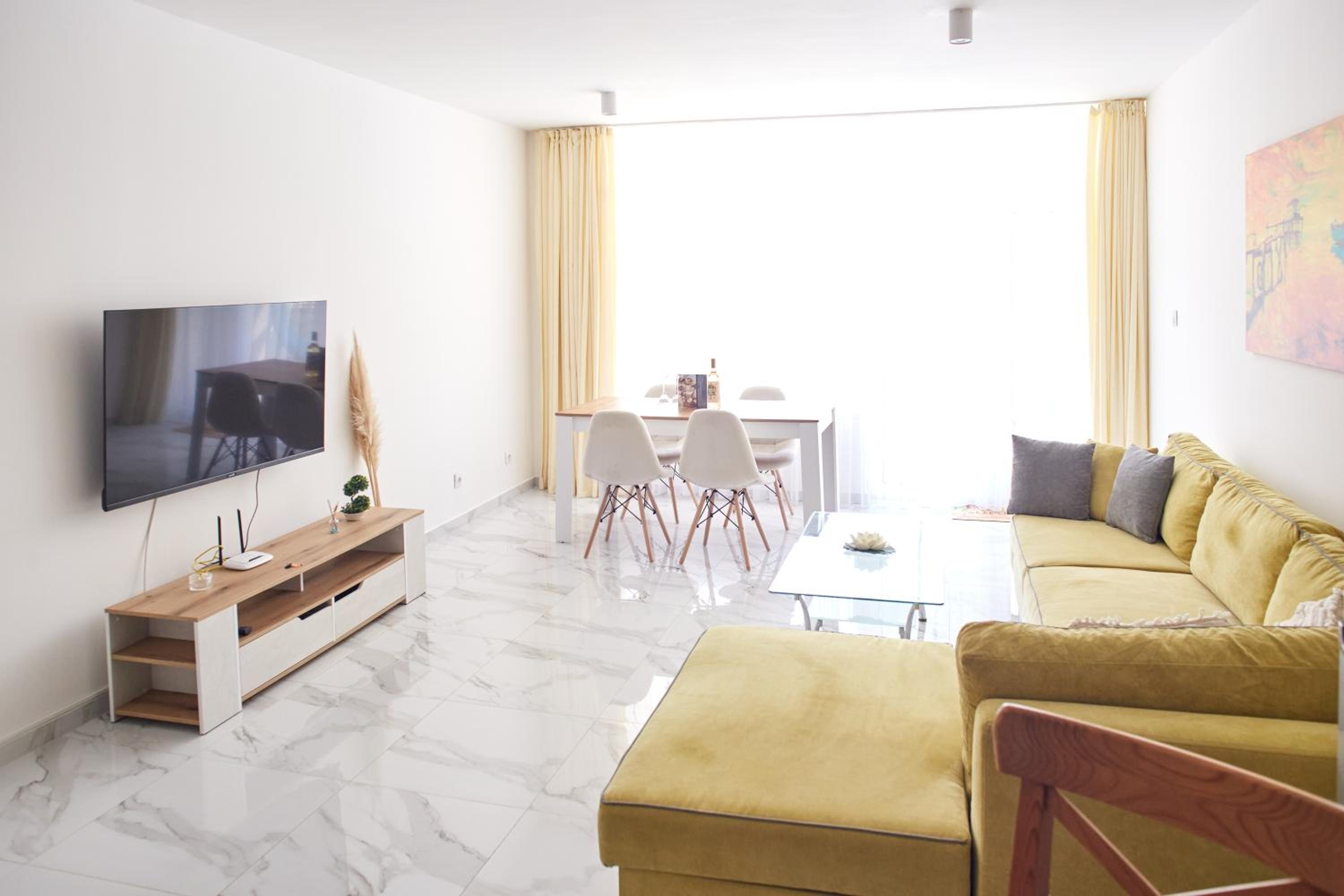 Luxury First Line apartment with pool by the sea