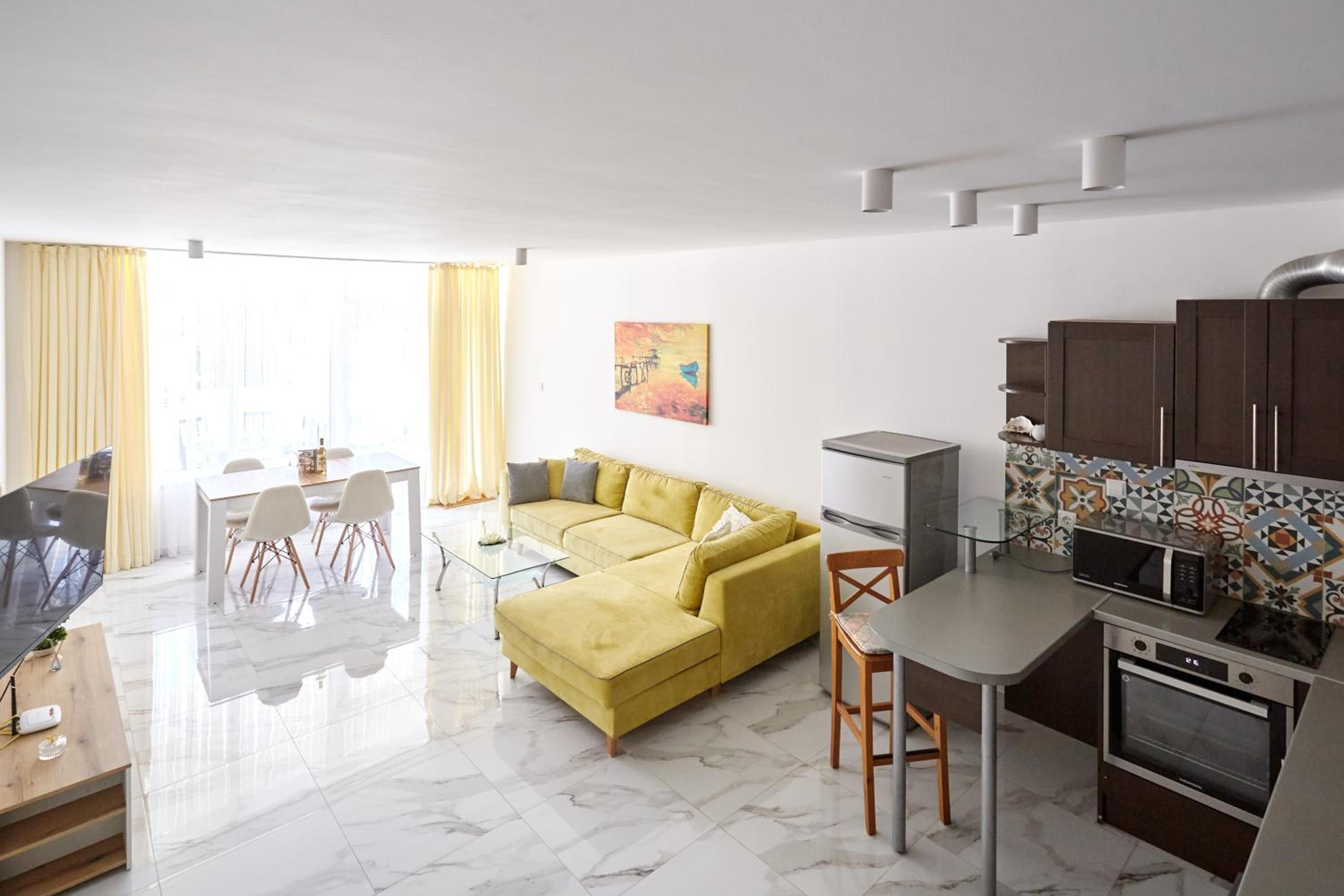 Luxury First Line apartment with pool by the sea