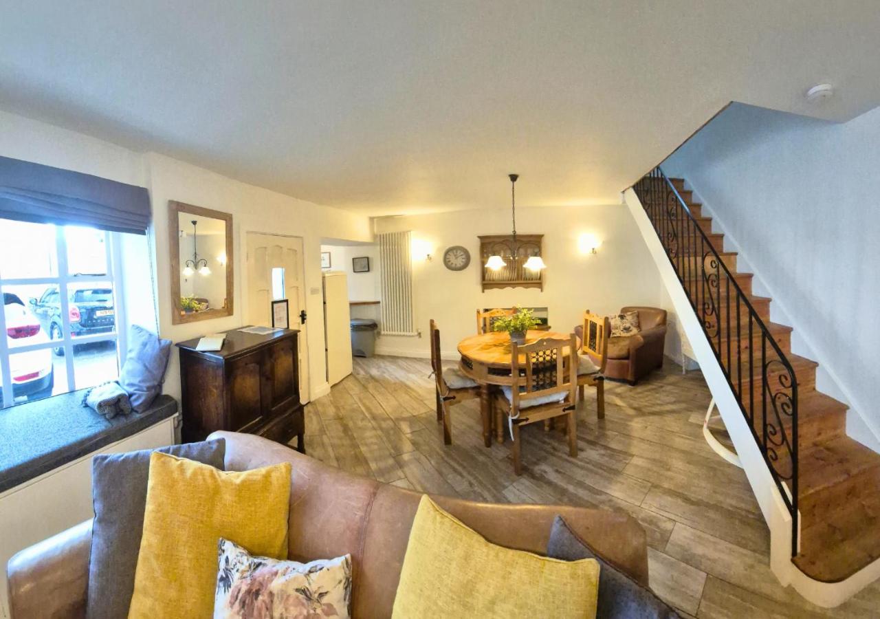 Bowland Breaks - Cobble View Cottage Cosy Retreat, Parking, Near Wedding Venues, Village Location with 3 great pubs view 5
