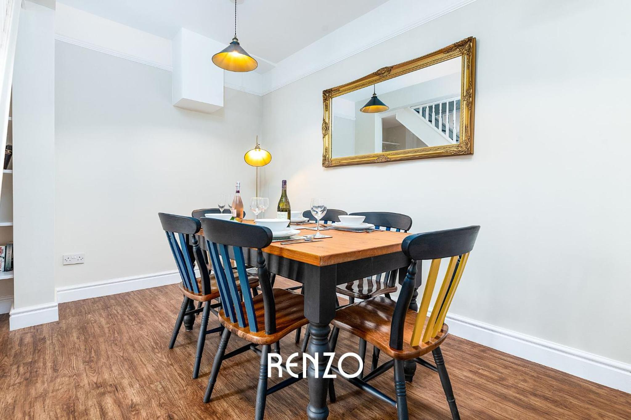 Charming 3-Bed Home in Lincoln by Renzo, Close to Lincoln Hospital, Free Wi-Fi!