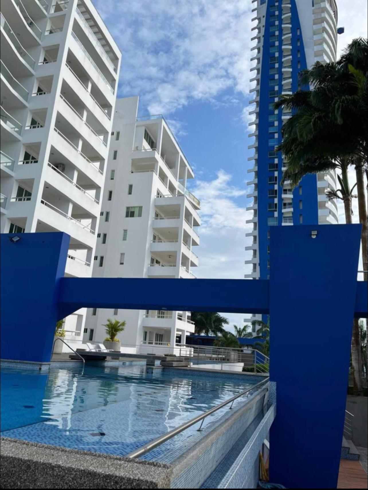 Departamento frente al mar Playa azul Tonsupa