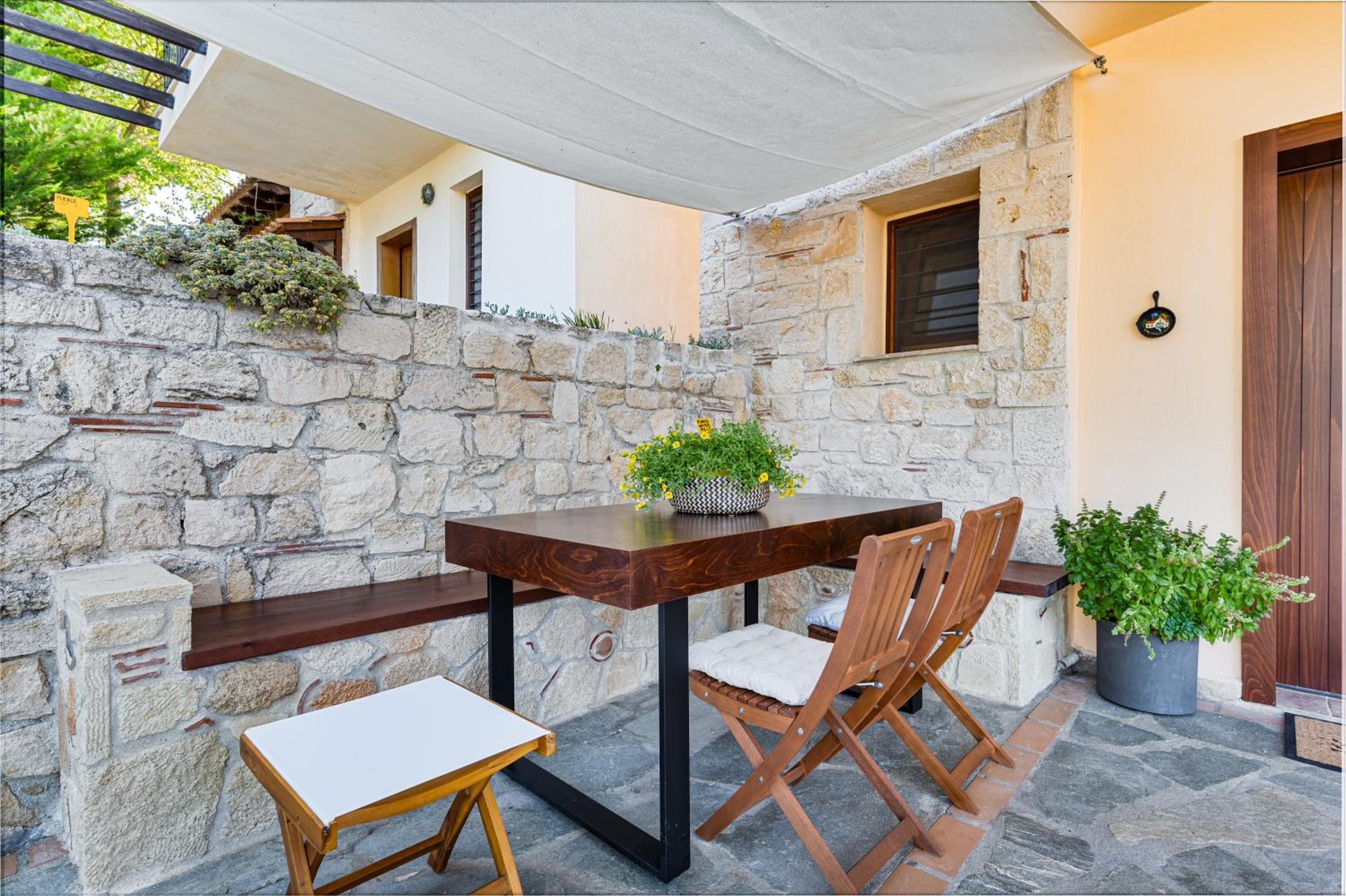 Lous House