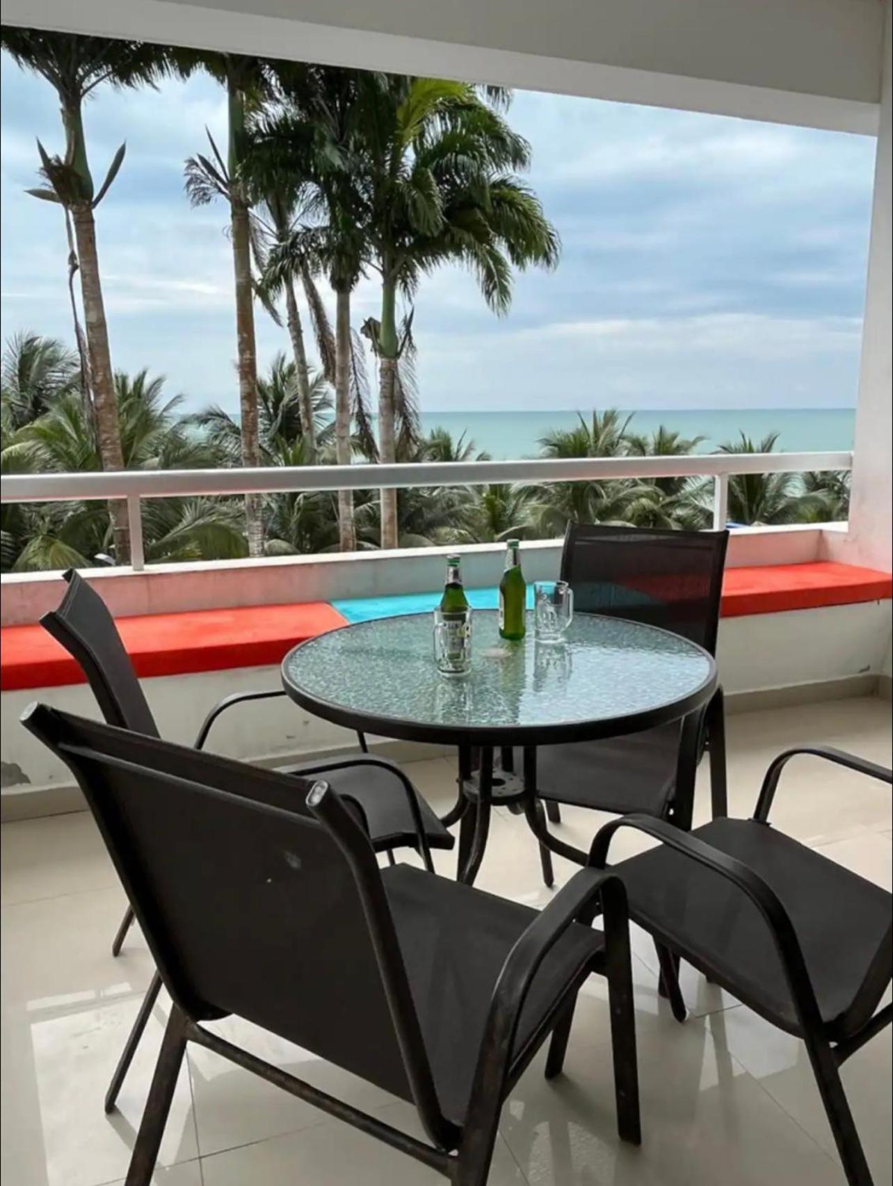 Departamento frente al mar Playa azul Tonsupa