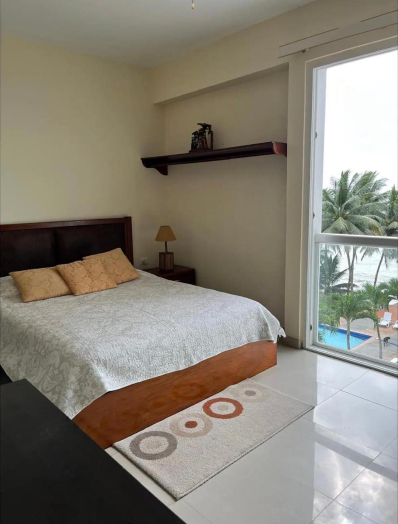Departamento frente al mar Playa azul Tonsupa