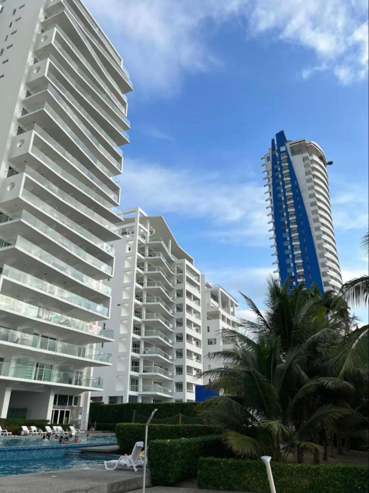 Departamento frente al mar Playa azul Tonsupa
