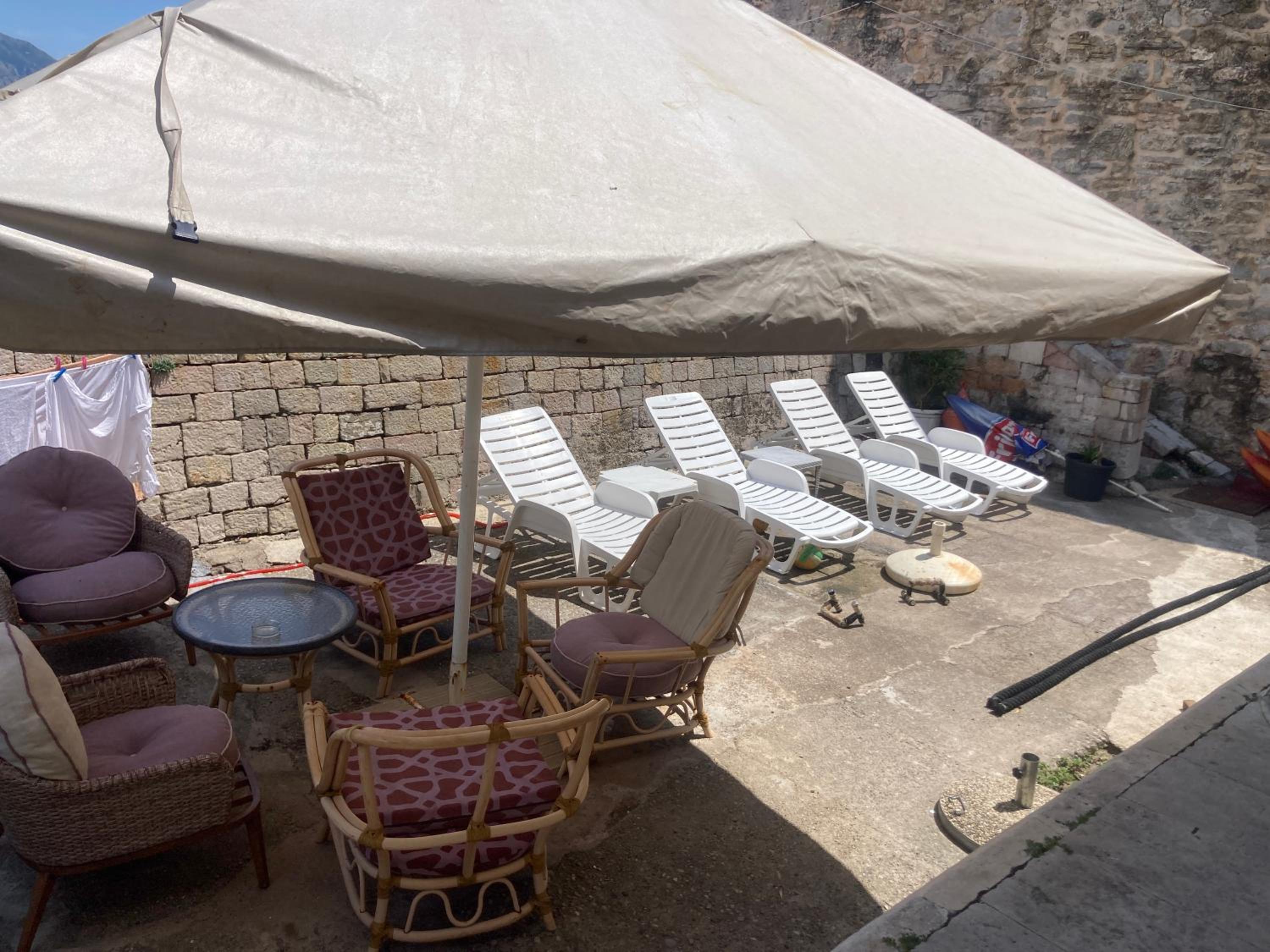 Plaža Stari Grad Budva pjena od mora Beach Apartman