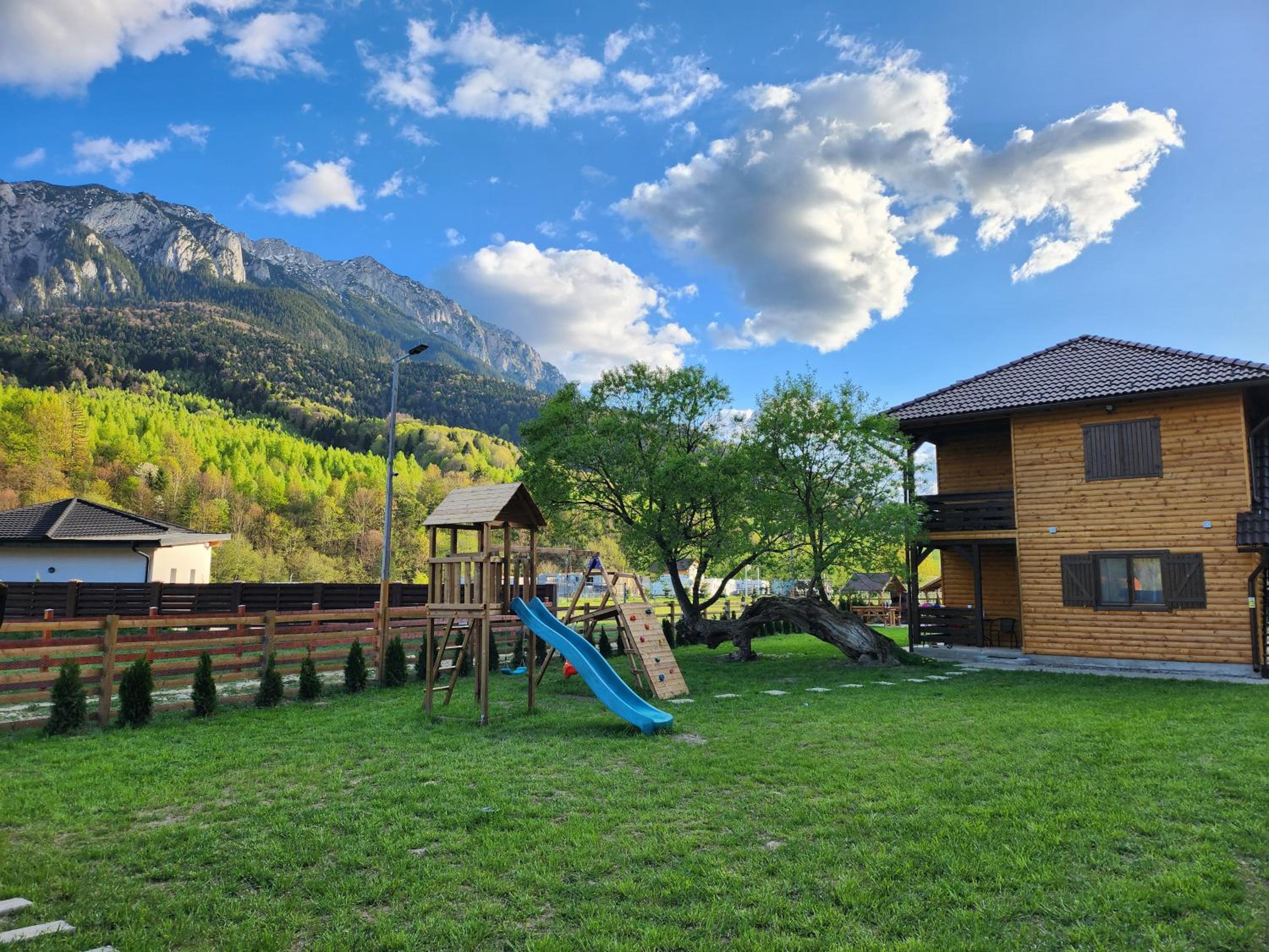 Apartamente Creasta Craiului view 3