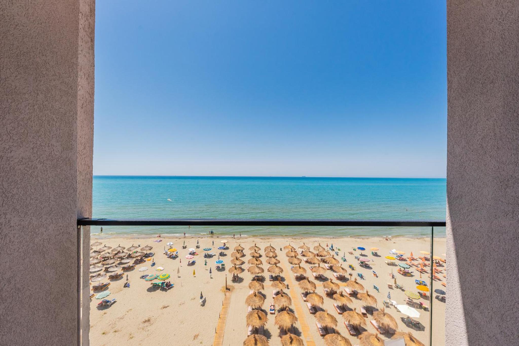 Sun See Apartments