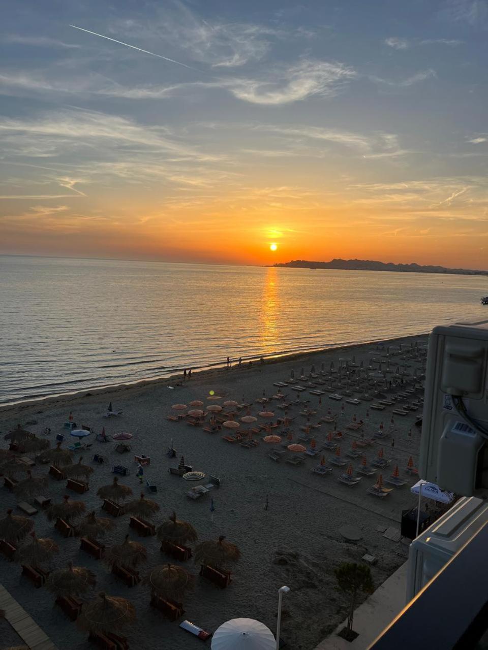 Sun See Apartments