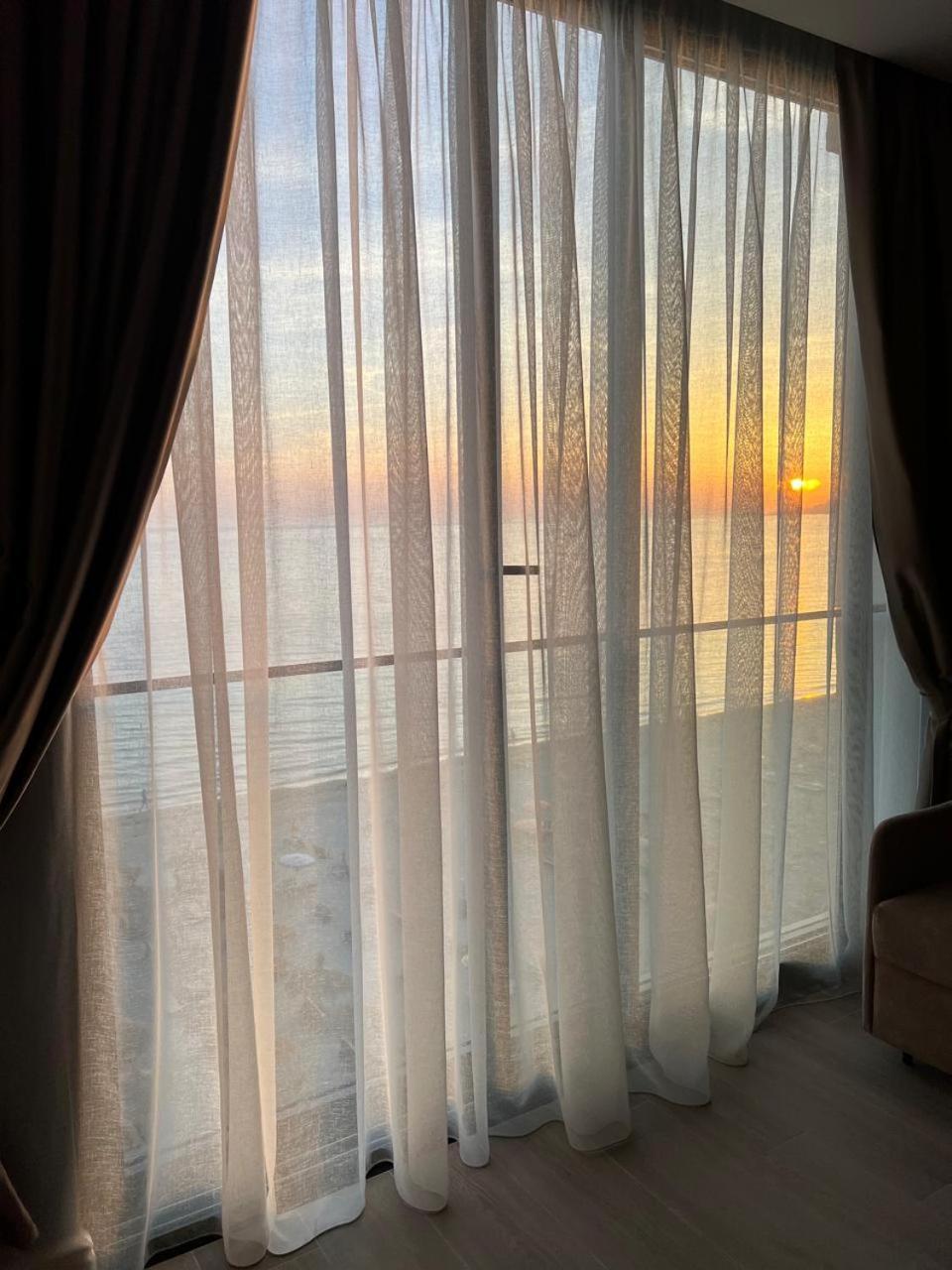 Sun See Apartments