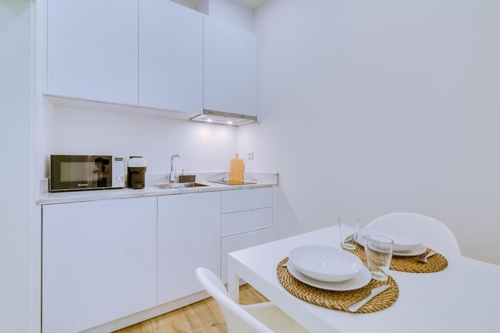 Graceful Studio Apartment G18