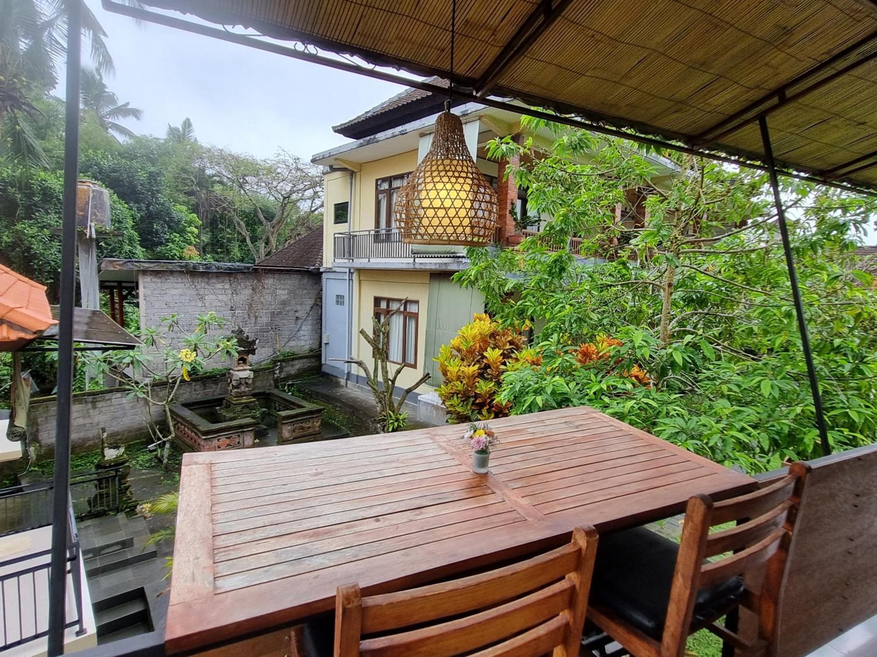 Nyoman Sandi Guest House