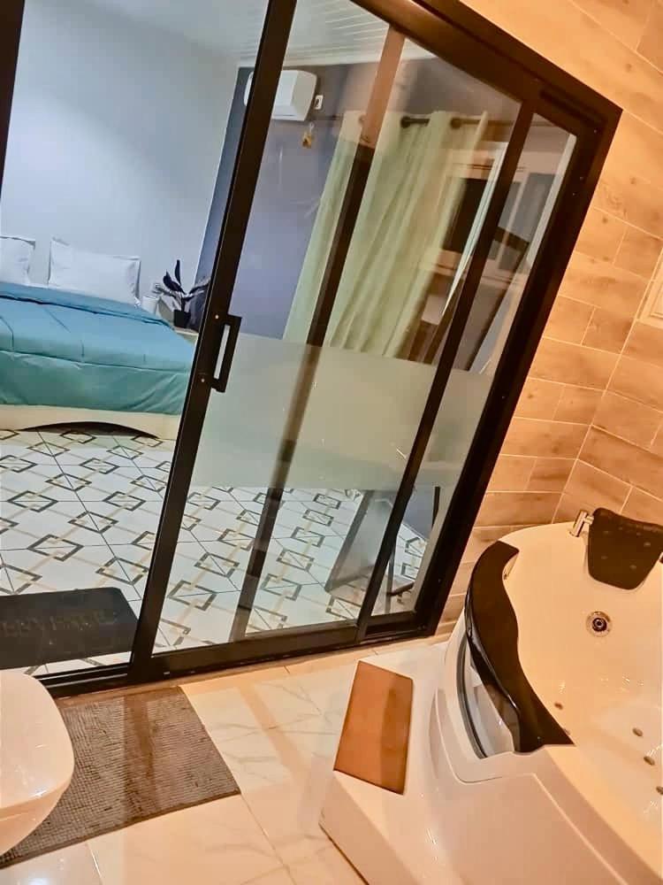 Style occidental Cosy avec Parquet et Jacuzzi