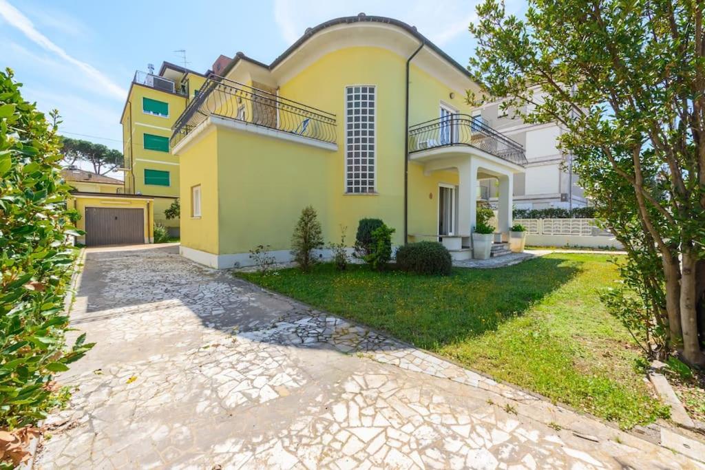 Golden Luxe - Roman Luxury Villa in the Sea view 2