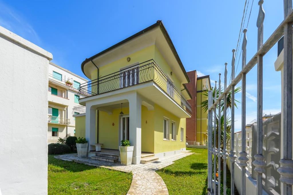 Golden Luxe - Roman Luxury Villa in the Sea view 4