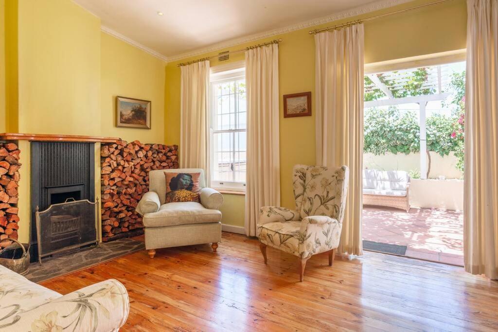Charming Rosebank Cottage view 3
