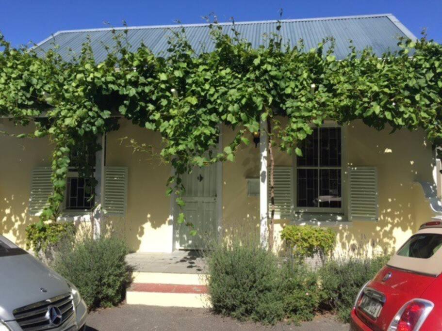 Charming Rosebank Cottage view 5