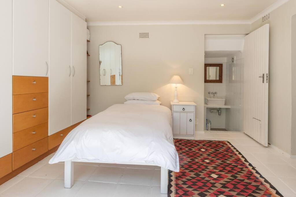 Charming Rosebank Cottage view 2