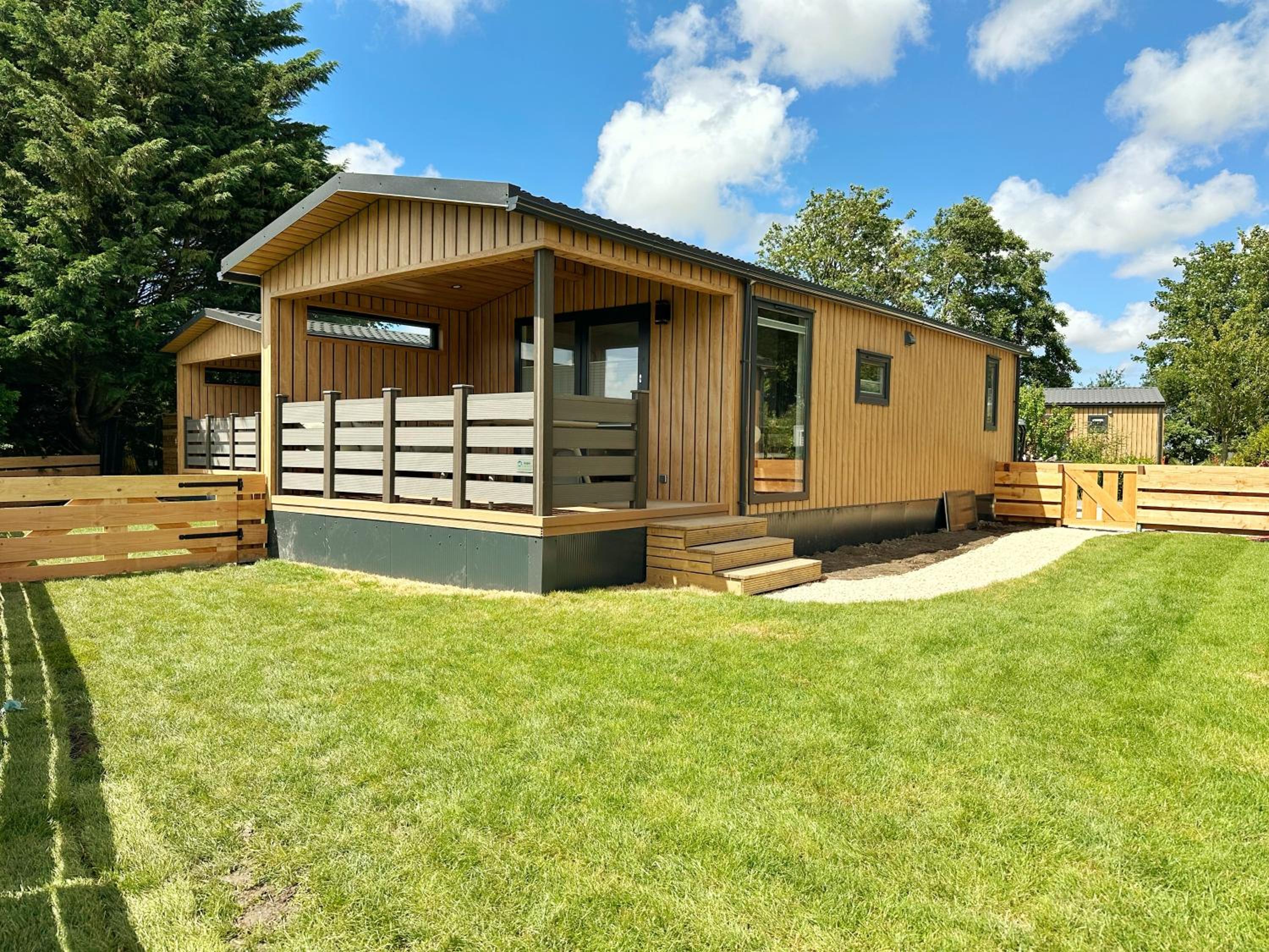 Chalet 501b op Recreatiepark De Wielen view 2
