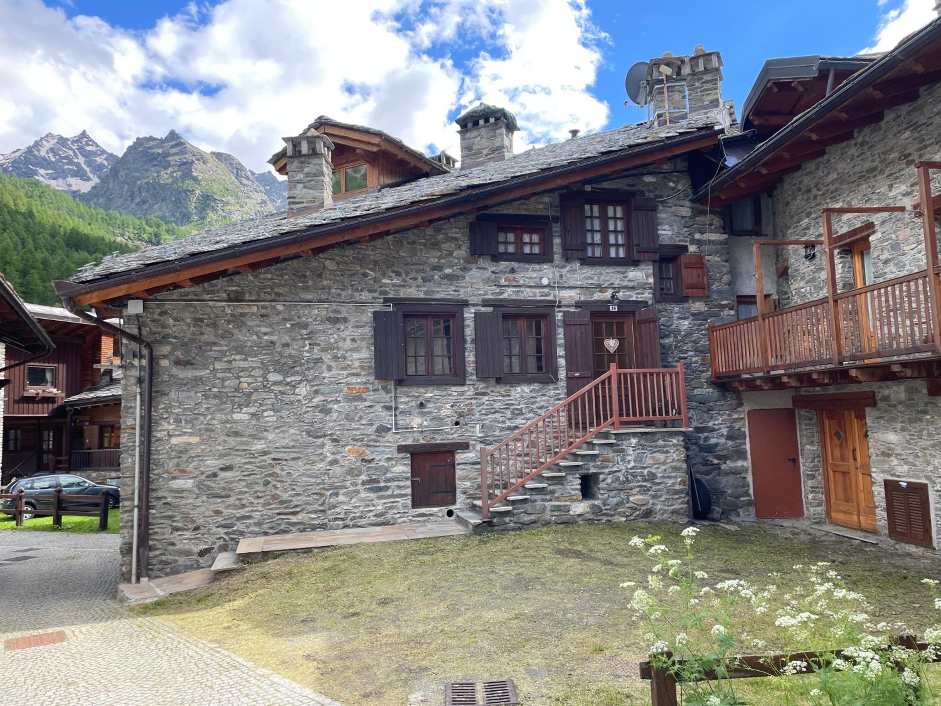 Le Village de Bruil view 2