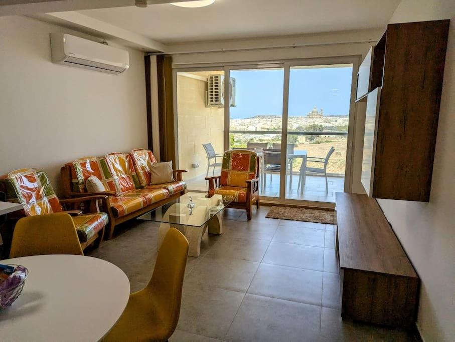 Hotel Brand New Ta' Cenc Apartment - Image 1