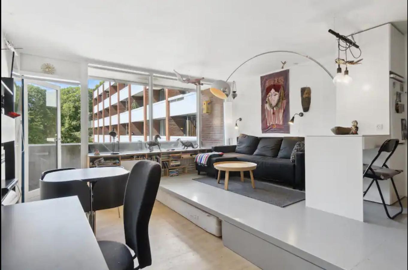 Central Apt Balcony I 5 Min to Metro and Canals