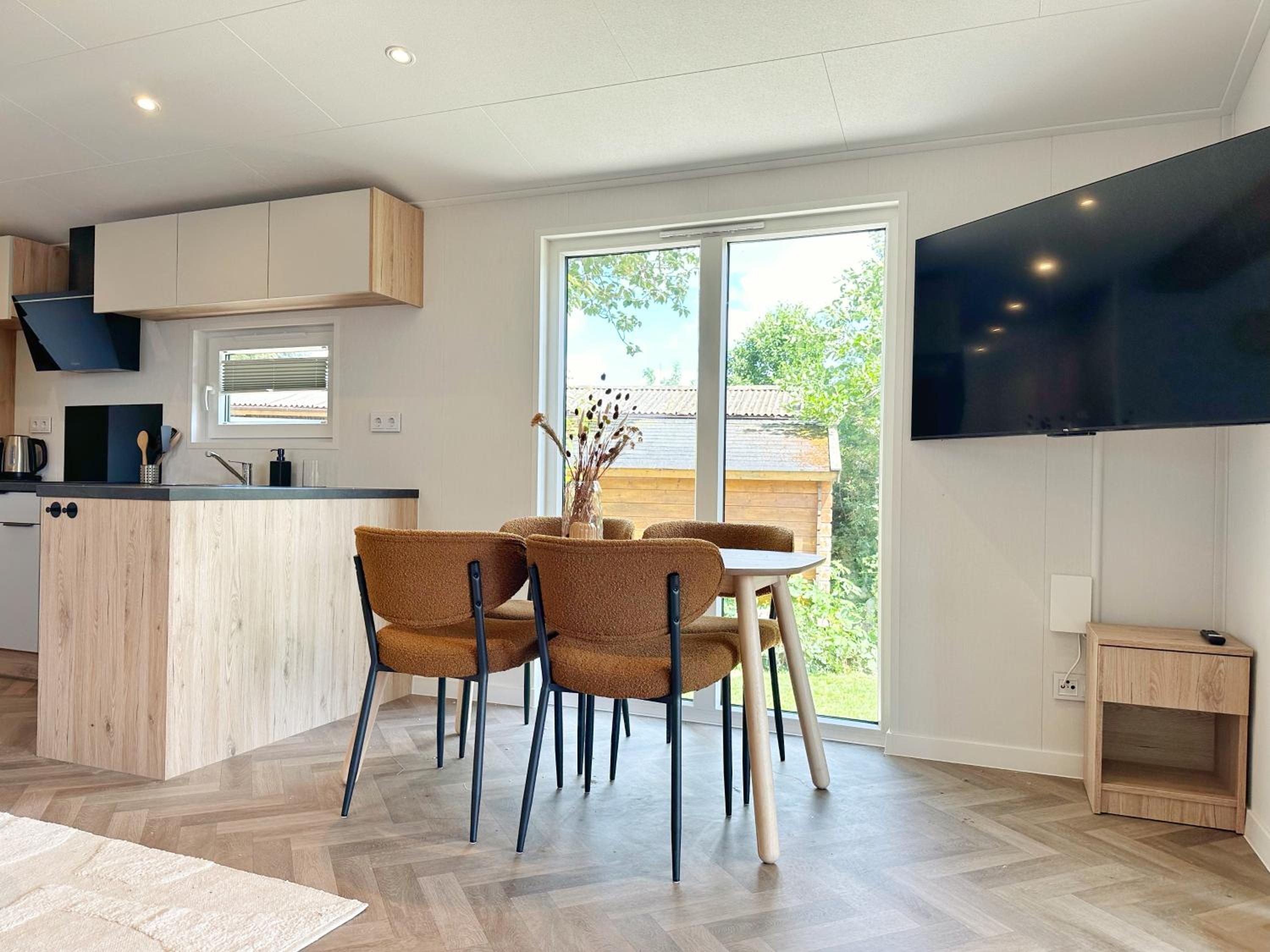 Chalet 503a op Recreatiepark De Wielen view 5