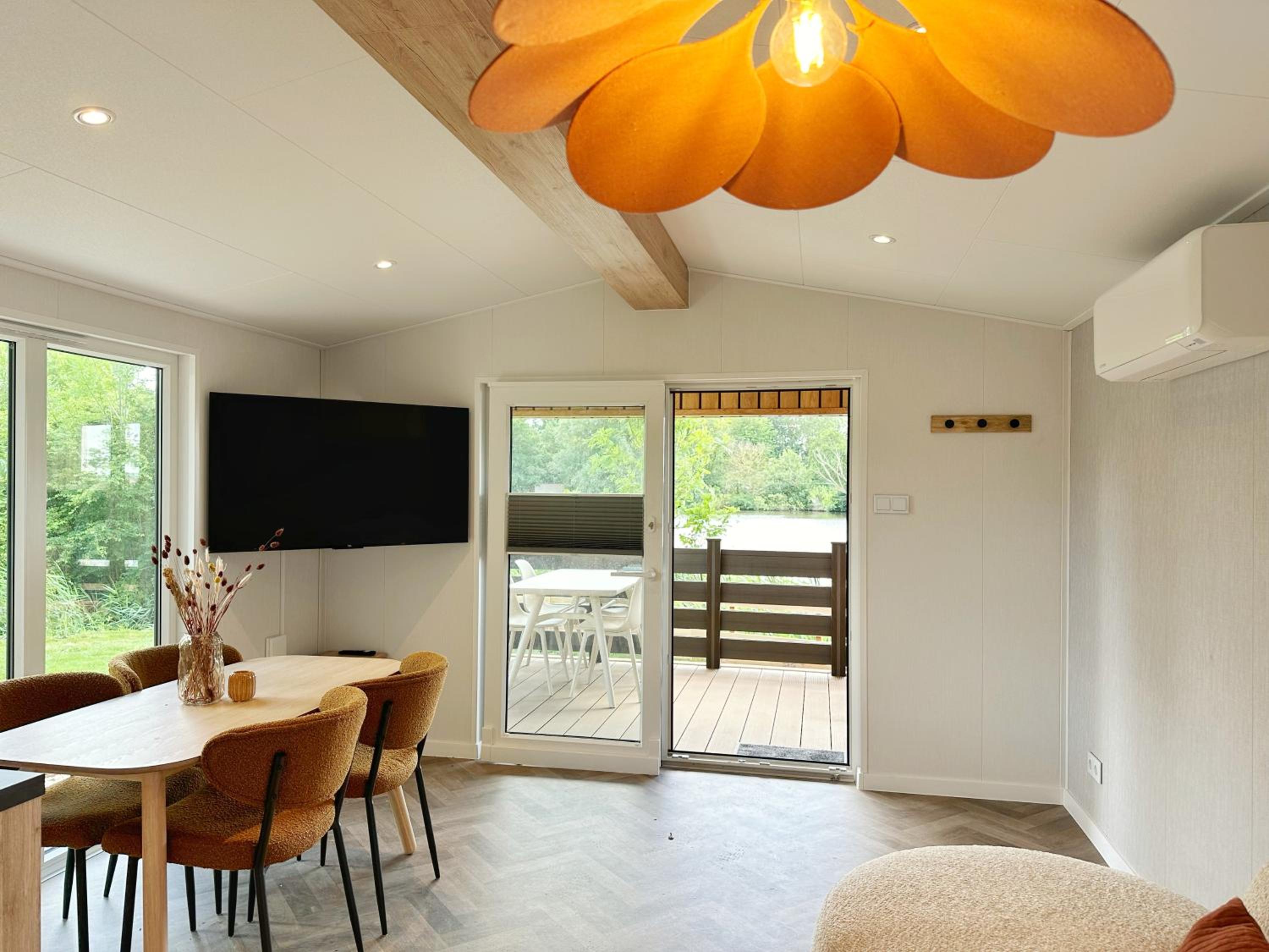 Chalet 503a op Recreatiepark De Wielen view 2