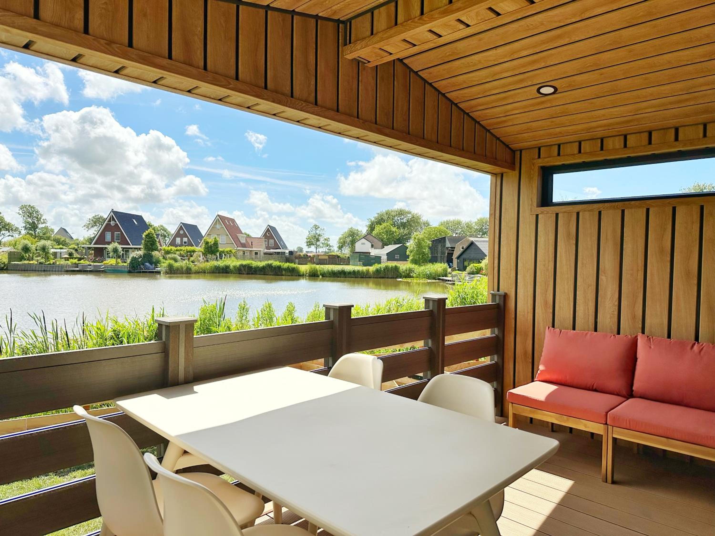 Chalet 503a op Recreatiepark De Wielen view 4