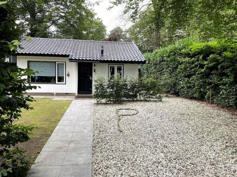 Gezellig vrijstaand huisje in bosrijke omgeving view 2