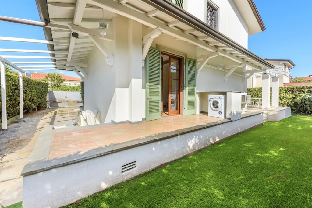 Golden Luxe - Villa in centro a Forte dei Marmi con parcheggio view 5