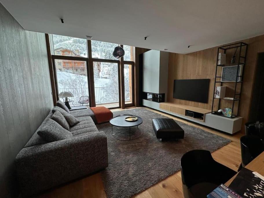 Isard Penthouse & Spa