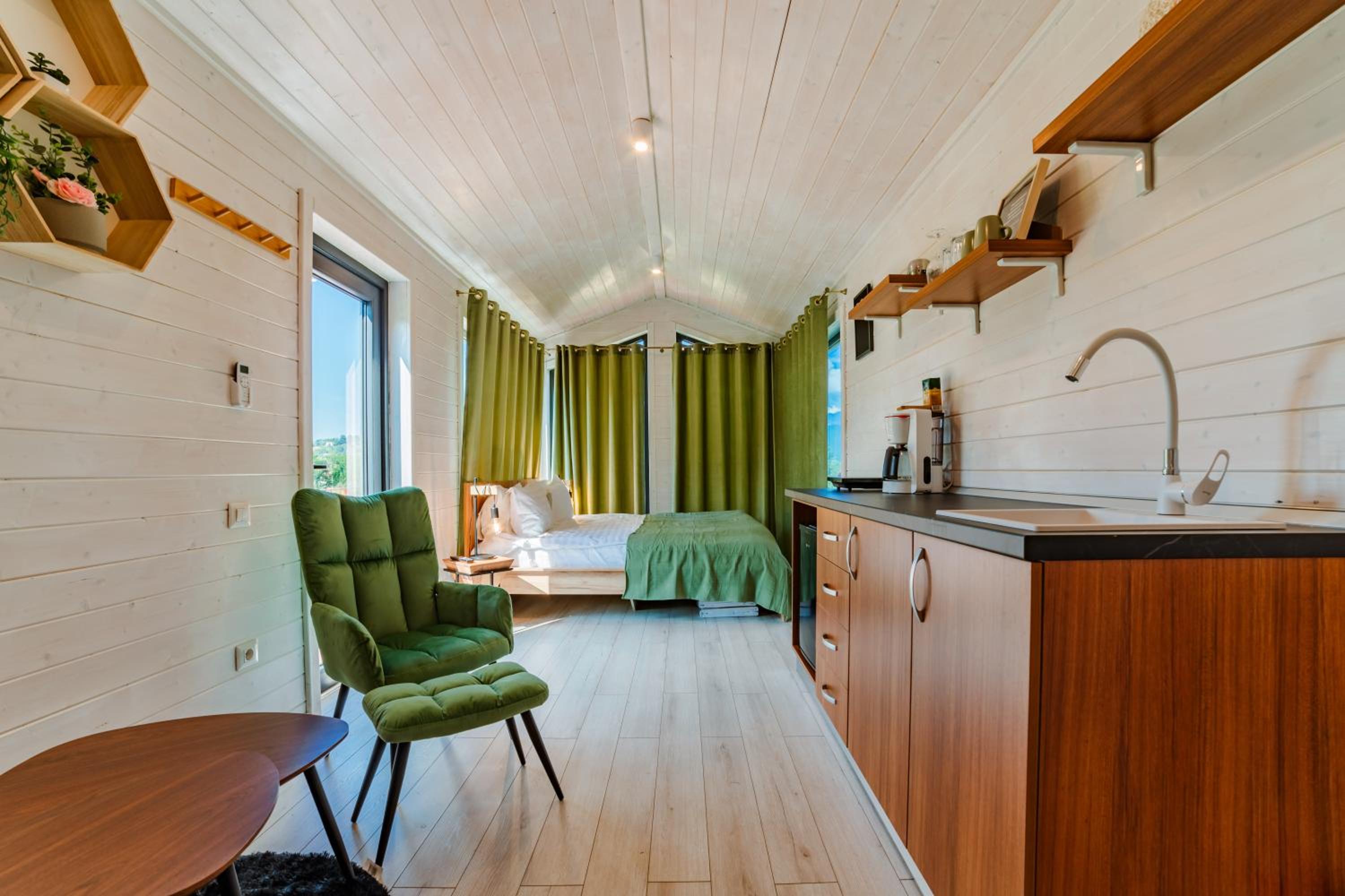 10 Min to Bran Castle Luxury Cabins