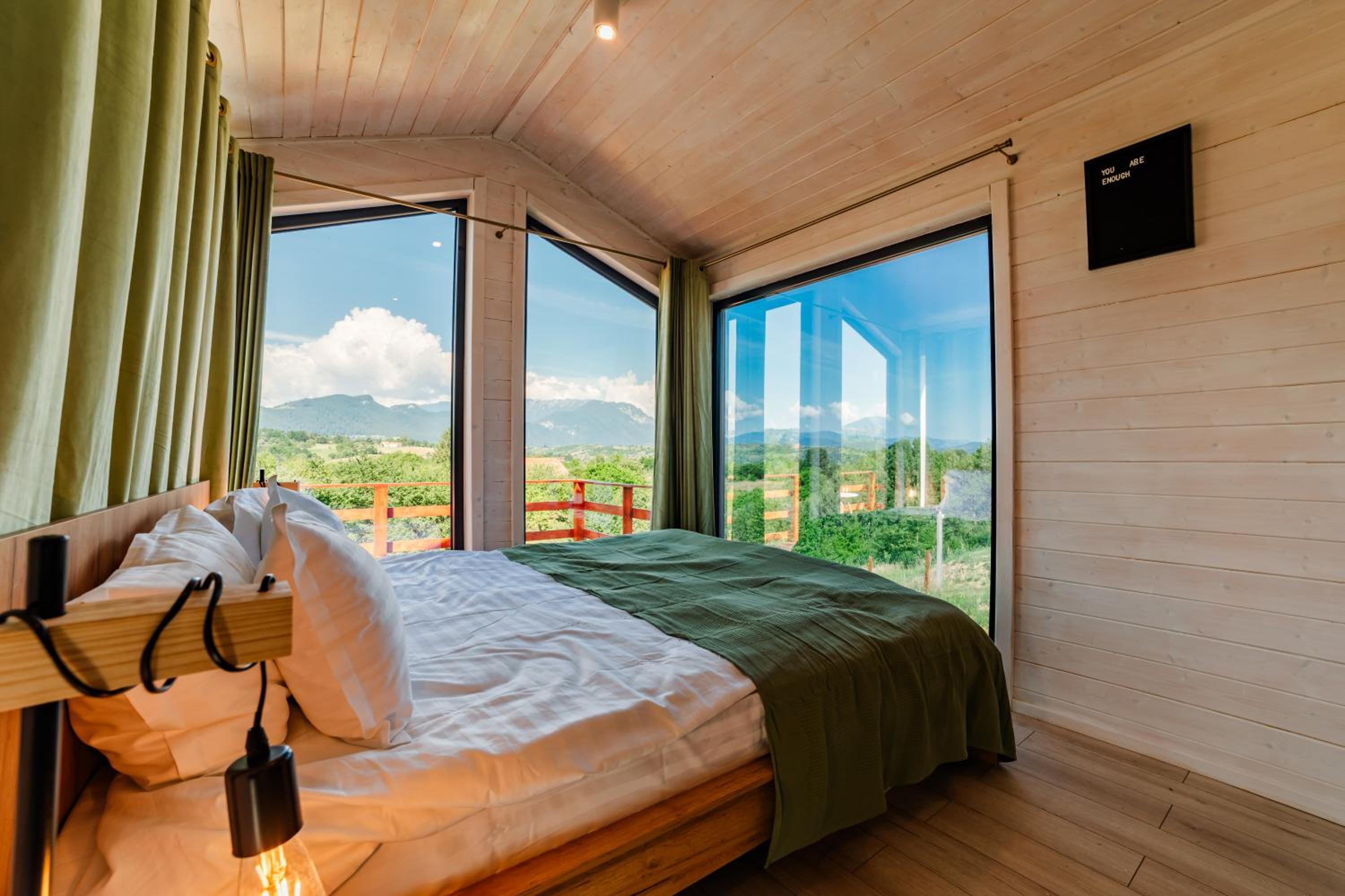 10 Min to Bran Castle Luxury Cabins