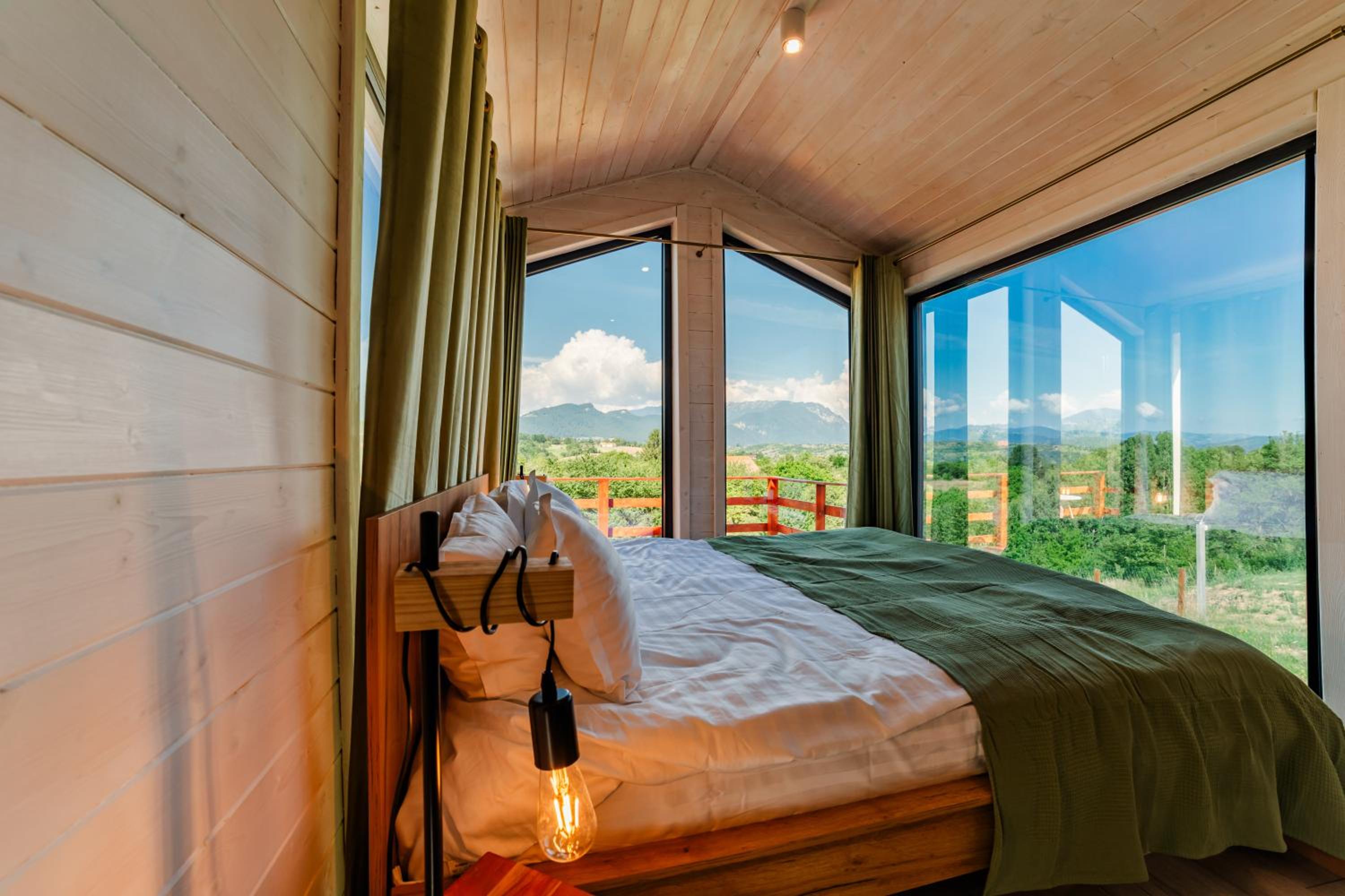 10 Min to Bran Castle Luxury Cabins
