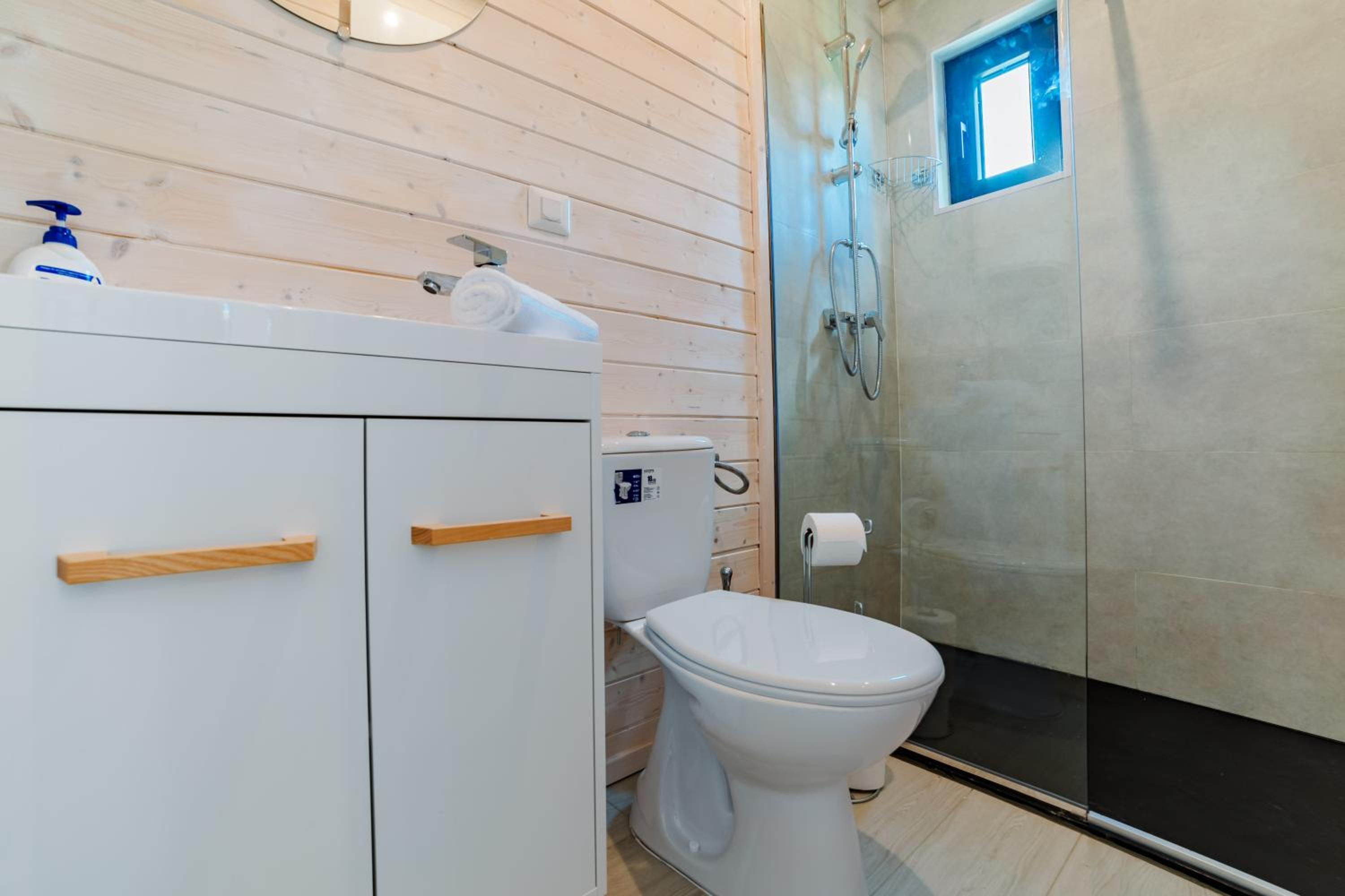 10 Min to Bran Castle Luxury Cabins