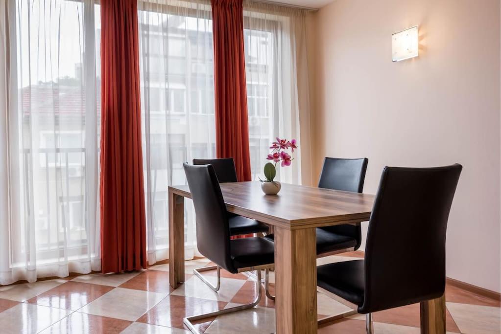 Belleville Apartment