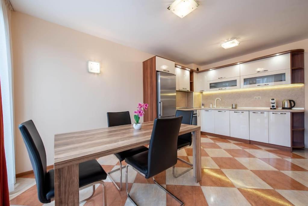 Belleville Apartment